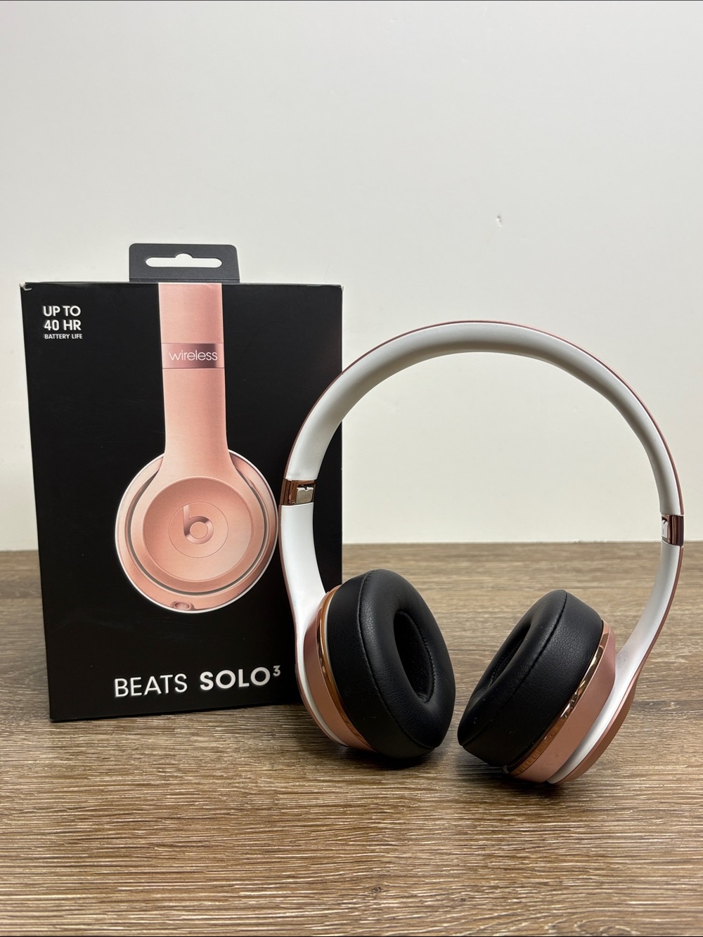 Beats Solo3 Wireless Rose Gold Headphones with Original Box
